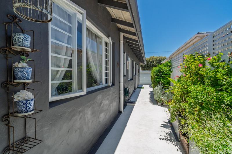 2 Bedroom Property for Sale in Harfield Village Western Cape